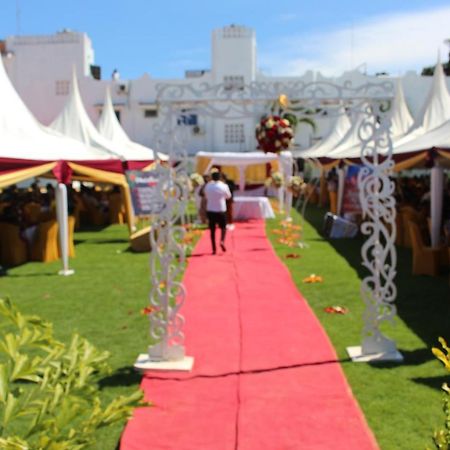 Chamiachi Hotel & Apartments Bamburi Bagian luar foto