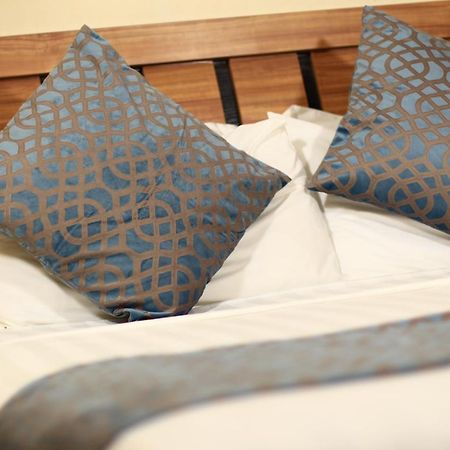 Chamiachi Hotel & Apartments Bamburi Bagian luar foto