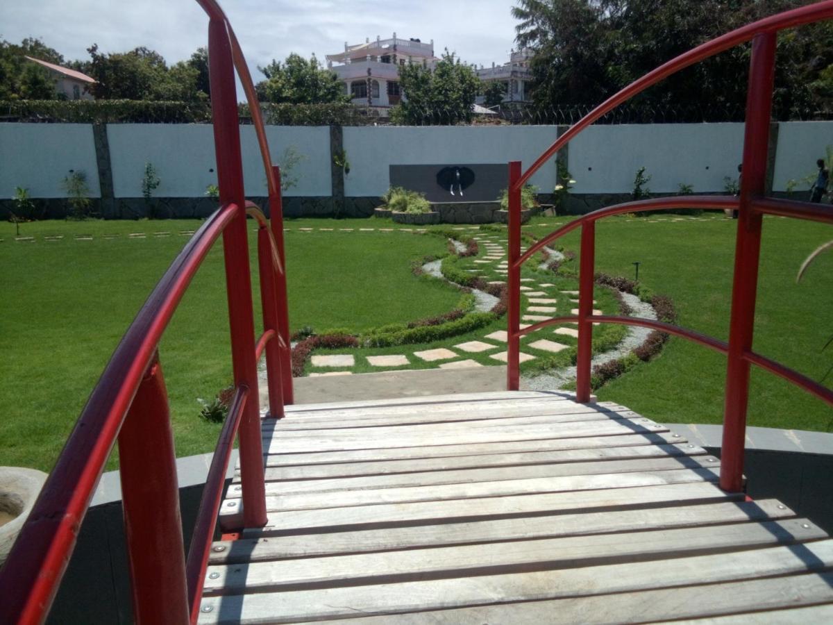 Chamiachi Hotel & Apartments Bamburi Bagian luar foto