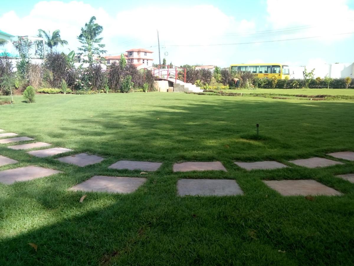 Chamiachi Hotel & Apartments Bamburi Bagian luar foto