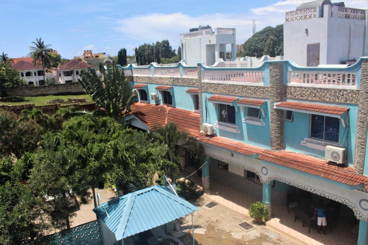 Chamiachi Hotel & Apartments Bamburi Bagian luar foto