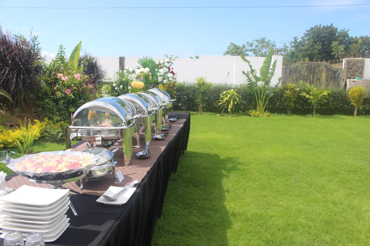 Chamiachi Hotel & Apartments Bamburi Bagian luar foto
