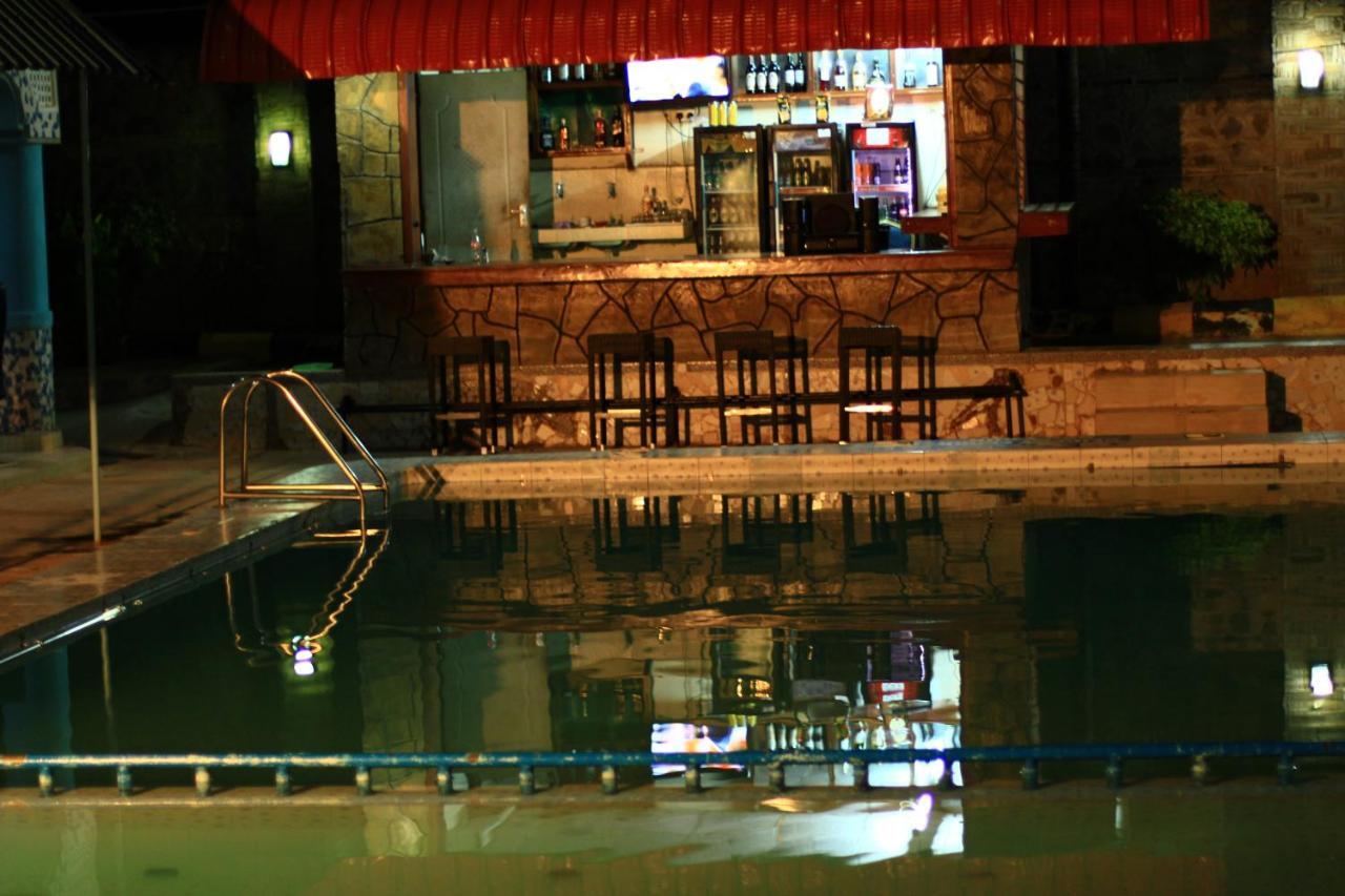 Chamiachi Hotel & Apartments Bamburi Bagian luar foto