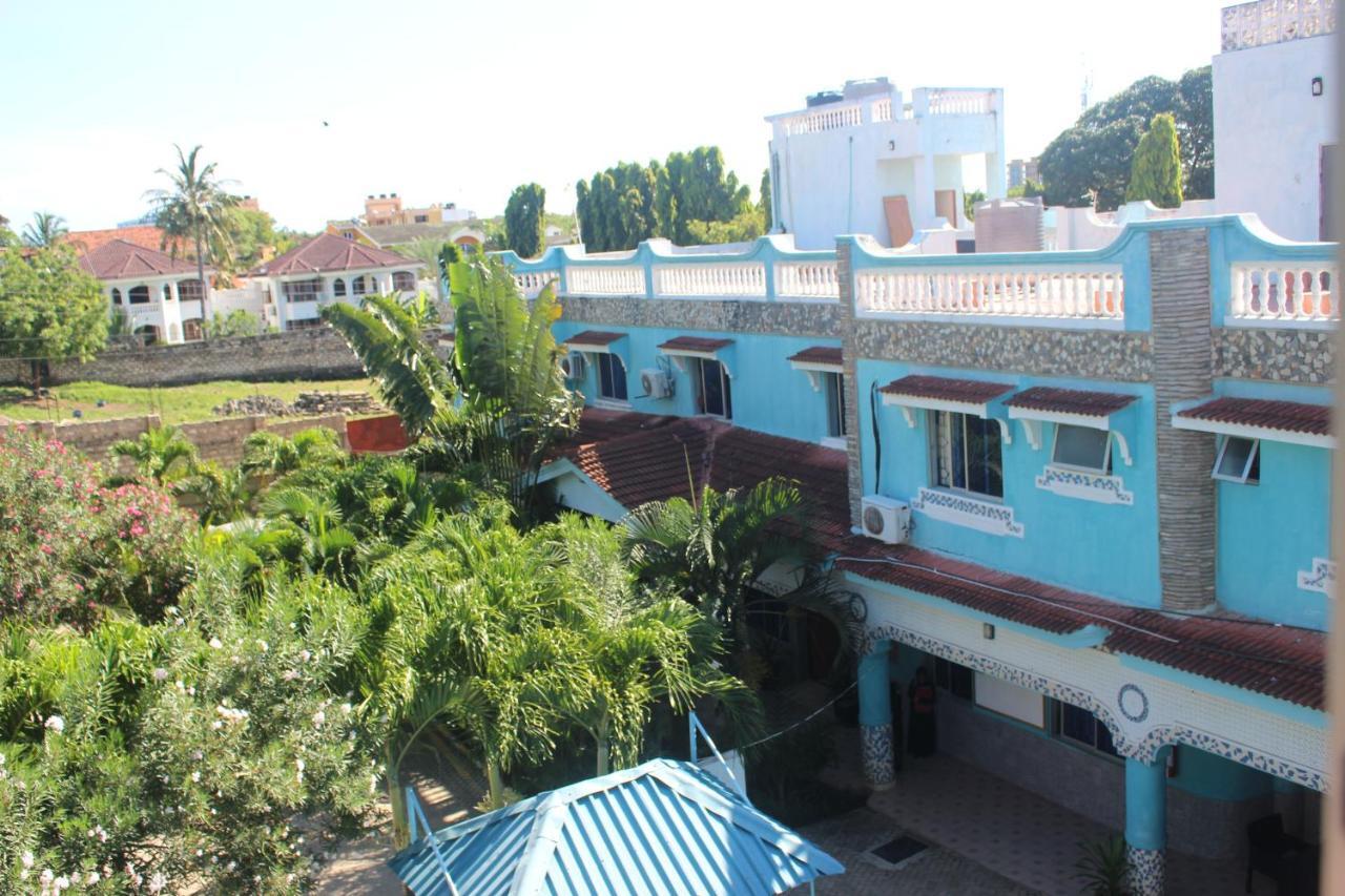 Chamiachi Hotel & Apartments Bamburi Bagian luar foto