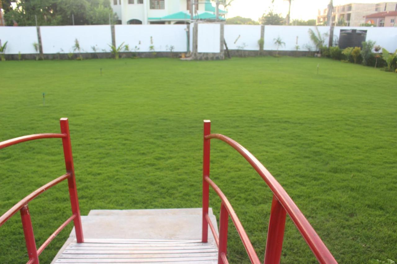 Chamiachi Hotel & Apartments Bamburi Bagian luar foto