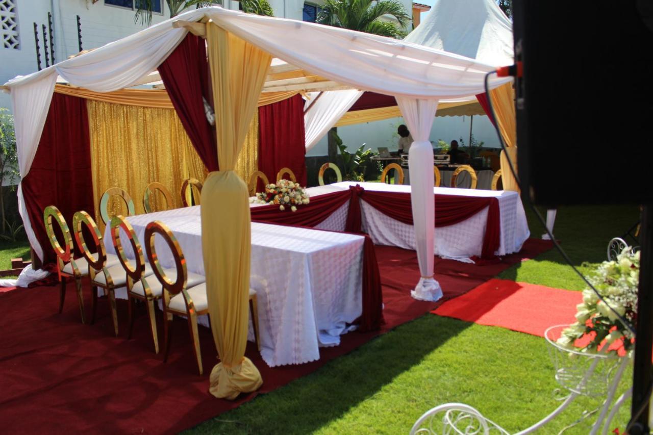 Chamiachi Hotel & Apartments Bamburi Bagian luar foto