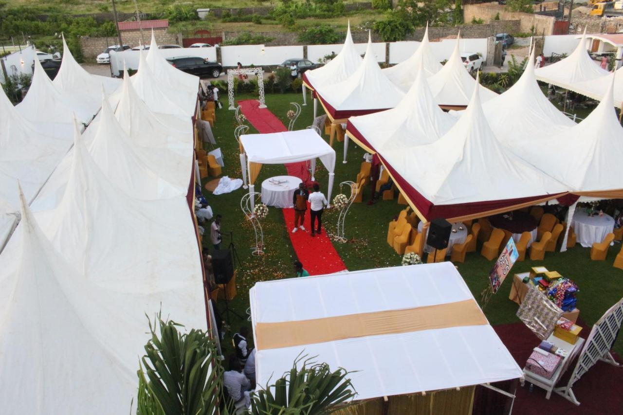 Chamiachi Hotel & Apartments Bamburi Bagian luar foto