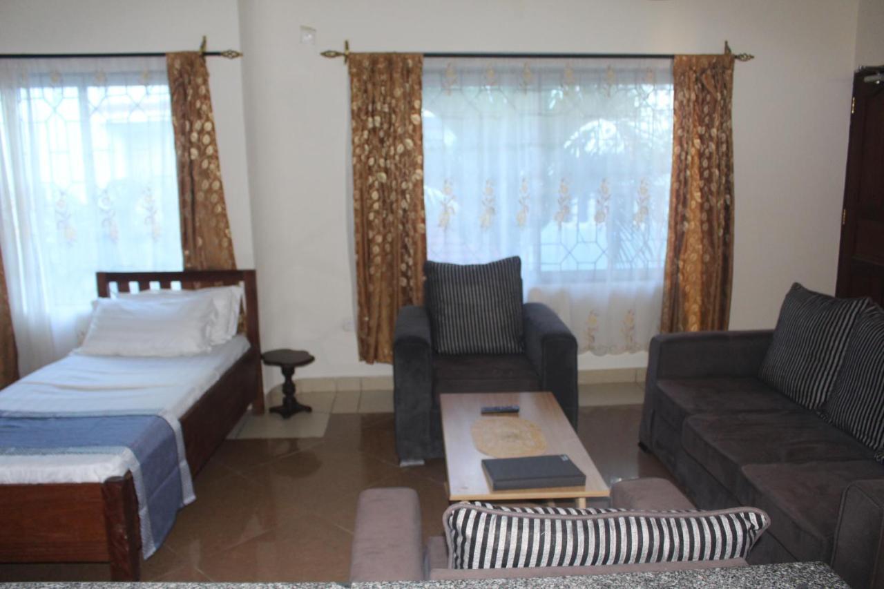 Chamiachi Hotel & Apartments Bamburi Bagian luar foto