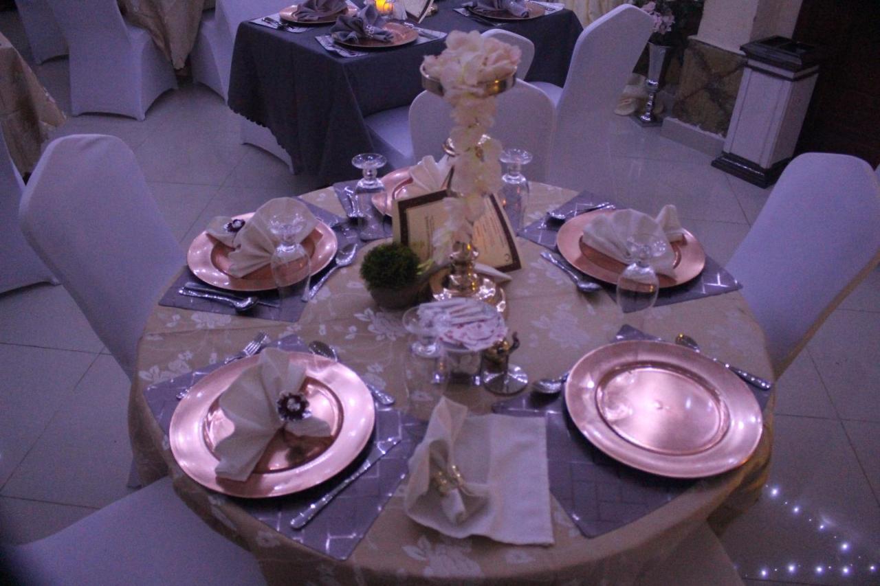 Chamiachi Hotel & Apartments Bamburi Bagian luar foto