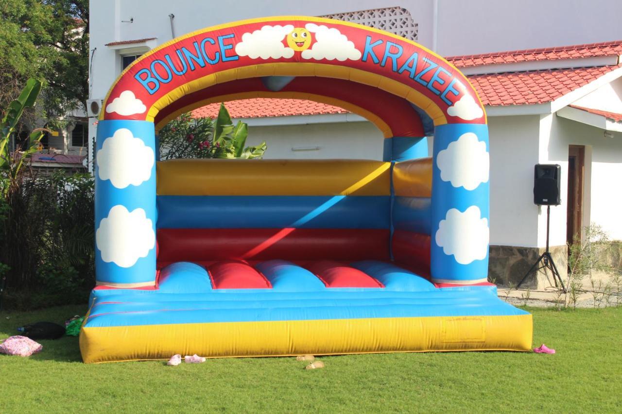 Chamiachi Hotel & Apartments Bamburi Bagian luar foto