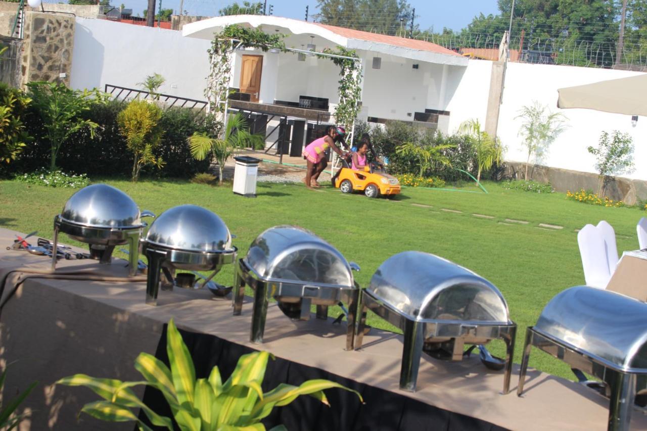 Chamiachi Hotel & Apartments Bamburi Bagian luar foto