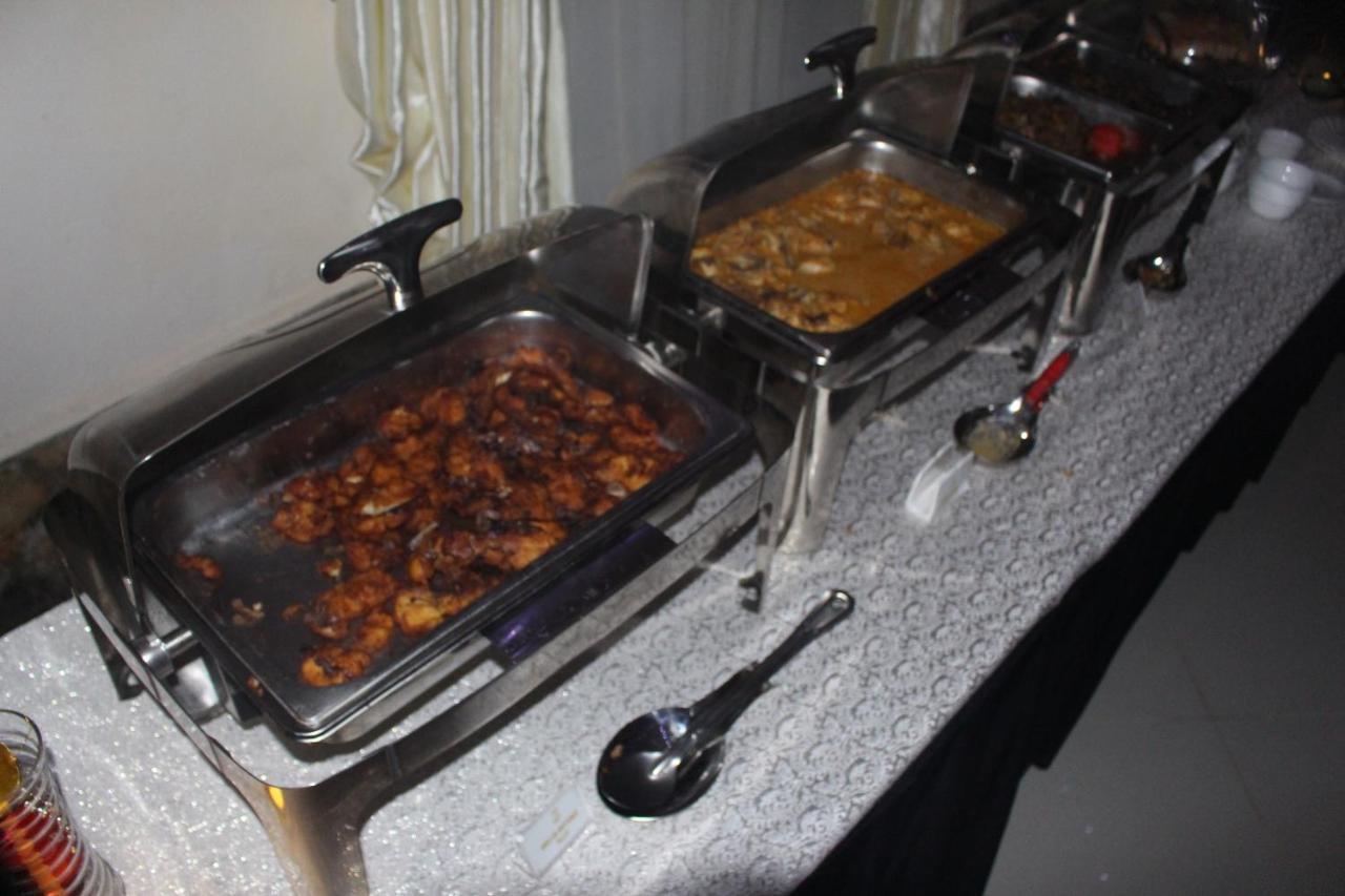 Chamiachi Hotel & Apartments Bamburi Bagian luar foto