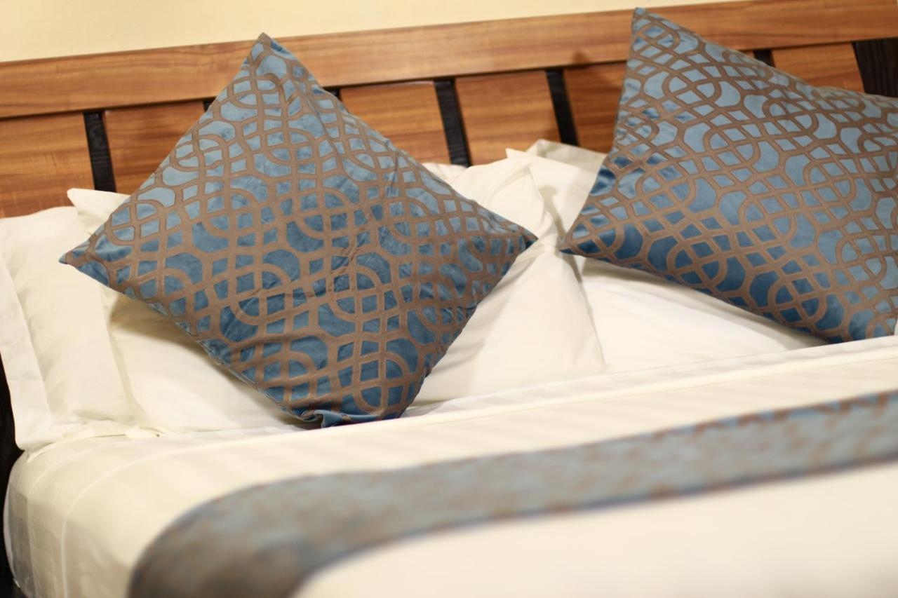 Chamiachi Hotel & Apartments Bamburi Bagian luar foto