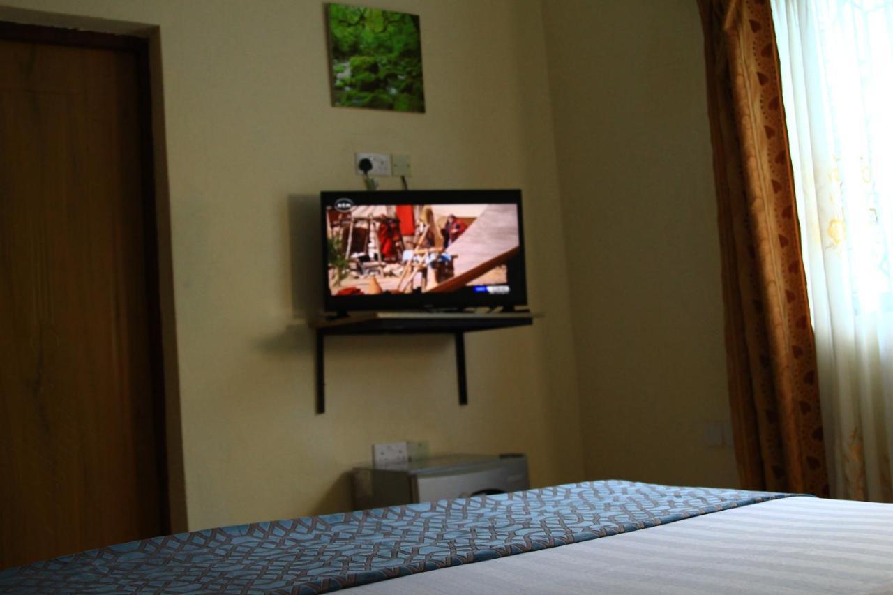 Chamiachi Hotel & Apartments Bamburi Bagian luar foto